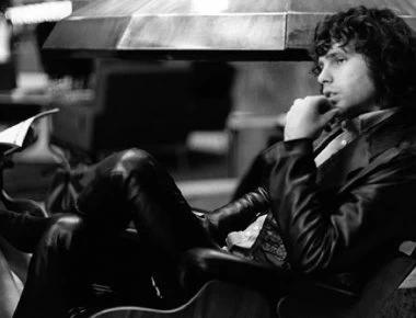 Τζιμ Μόρισον: Οι θεωρίες συνωμοσίας για τον θάνατο του συμβόλου της ροκ - Η βιαστική κηδεία και η θεωρία ότι ζει (φώτο)